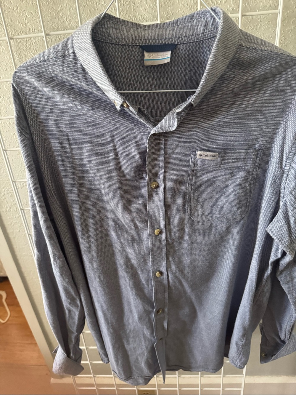 Columbia Men's Light Blue Button-Down Casual Shirt